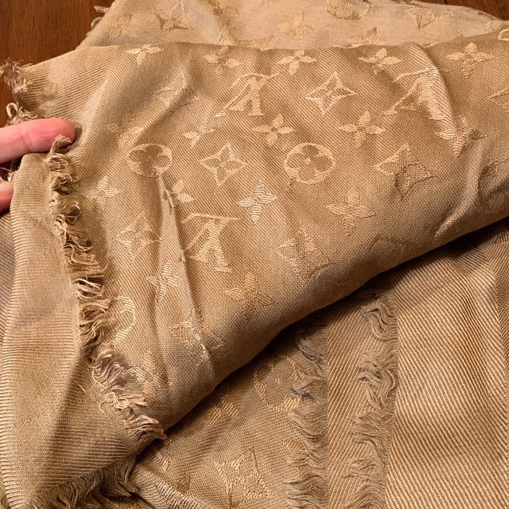 Authentic Luxurious Louis Vuitton  Beige Patterned large scarf/ Shawl.Limited Ed
